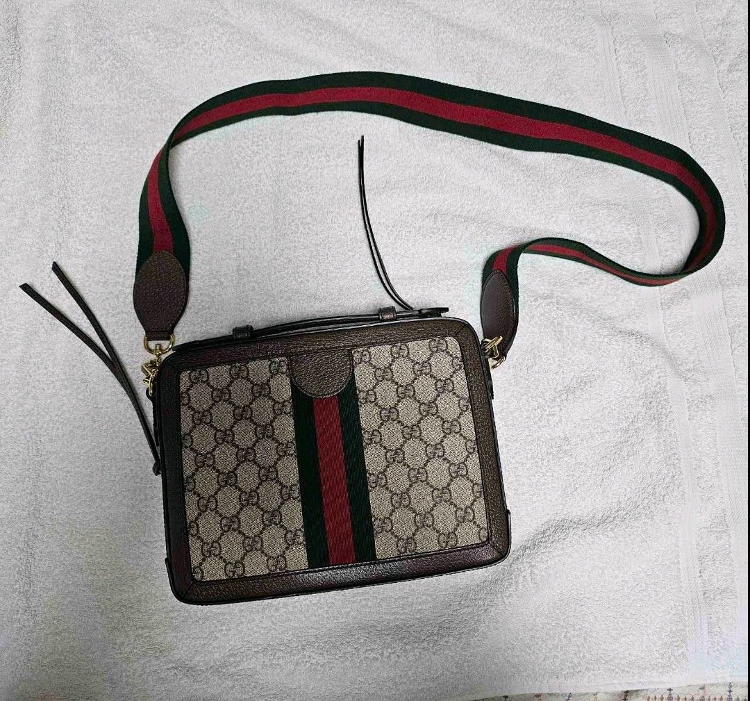 Gucci Ophidia Vanity Bag (Category: Luxury Bags & Wallets) located in Makati City. Submitted by goldenbird.001 (Listing ID 1280126865, Image 3). Description: used 2x only 100% original and authentic, bought from greenbelt store no sign of usage, like brand new comes with dustbag and booklet.