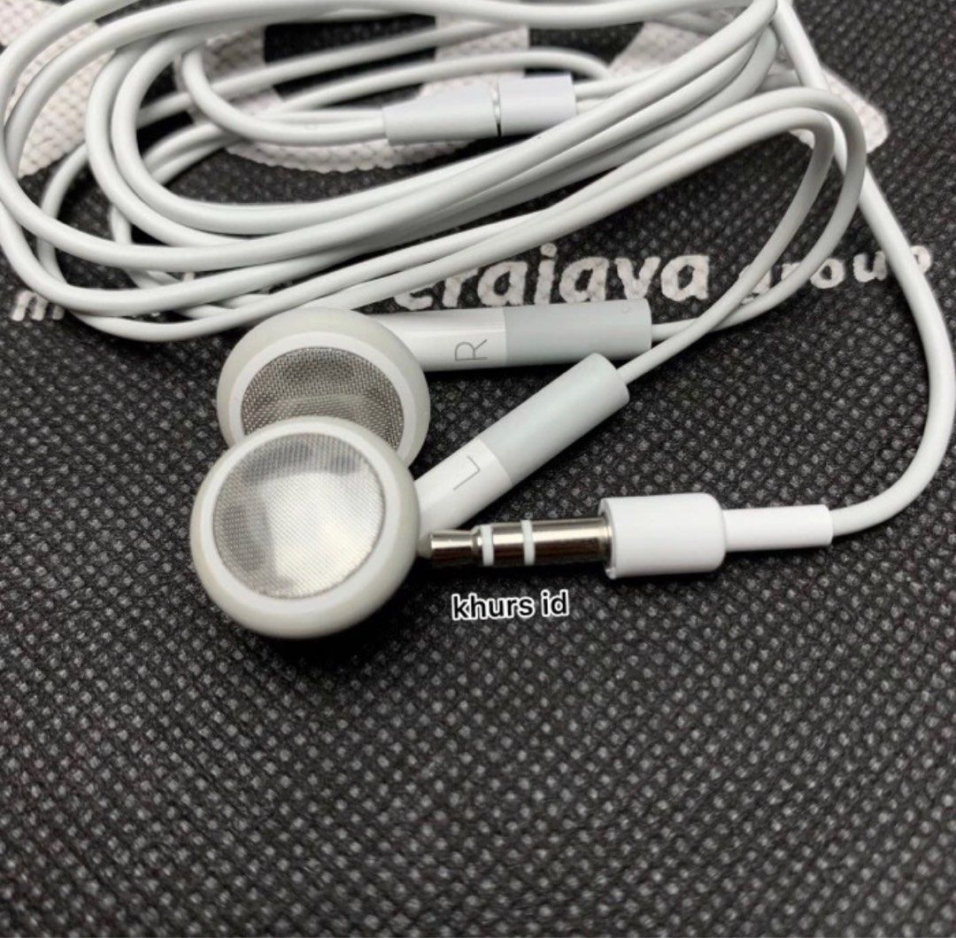 Old earpods top
