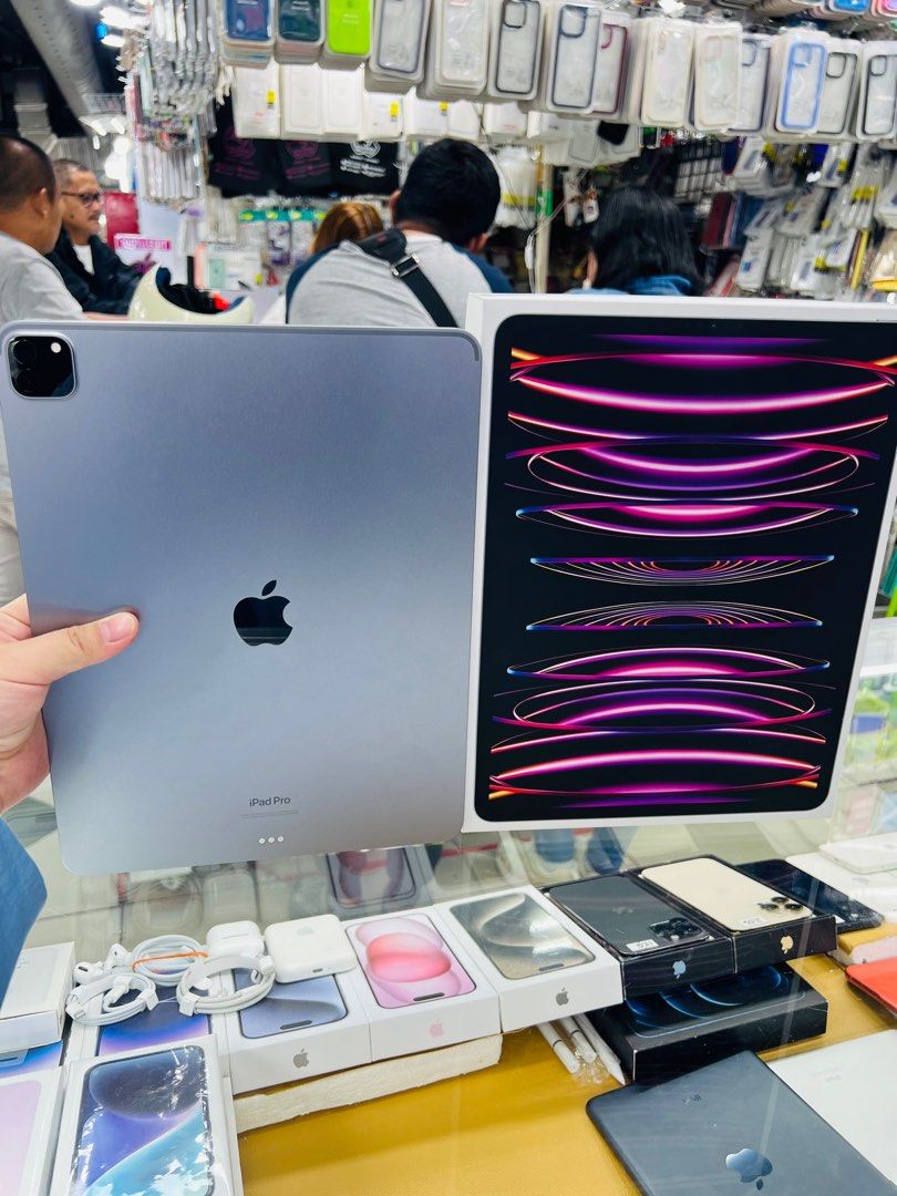 ipad pro m2 12.9 512GB wifi (Category: iPad) located in San Juan City. Submitted by jalailahmamosaca (Listing ID 1280057895, Image 1). Description: For Sale or Swap iPad Pro 12.9 256GB 6th Generation 3months old M2 chip Wifi Only no issue / smooth 100% still under warranty until NOvember 15 Complete package same serialbox PM for sure buyer Add handling fee for door to door deliver.