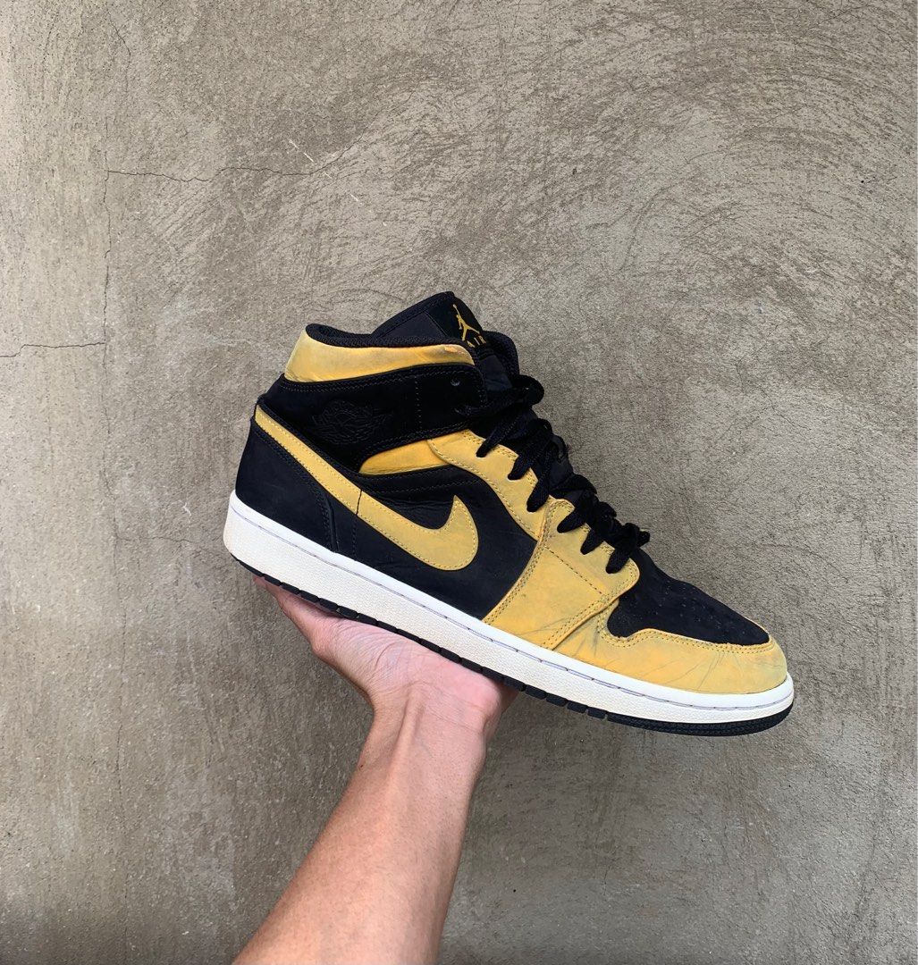 Jordan 1 mid on sale reverse new love