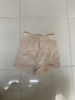 Esmara Shapewear/ celana korset Esmara, Fesyen Wanita, Pakaian Wanita,  Bawahan di Carousell