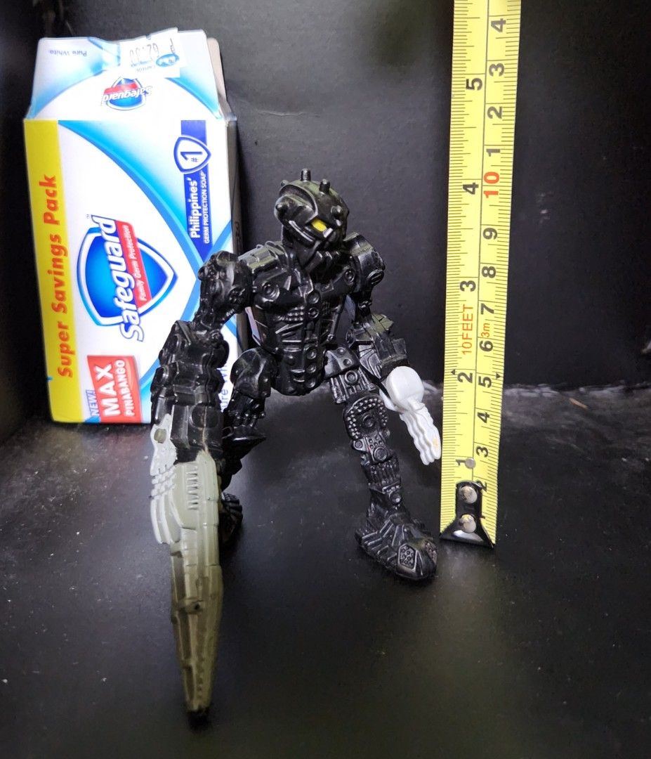 Lego Bionicle Toy Figure (Category: Lego & Building Sets) located in Pasig City. Submitted by ge_borro (Listing ID 1280100905, Image 1). Description: in good condition.