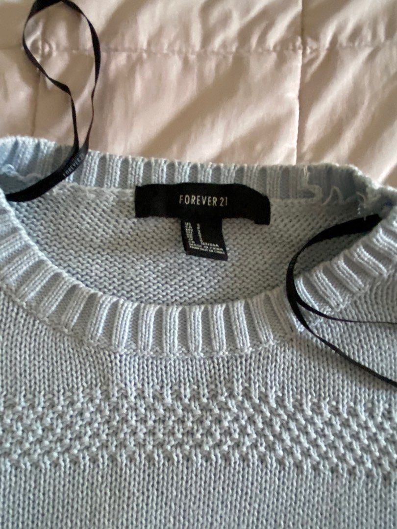 light baby blue knit sweater (Category: Longsleeves) located in Makati City. Submitted by cc507 (Listing ID 1280150750, Image 2). Description: .