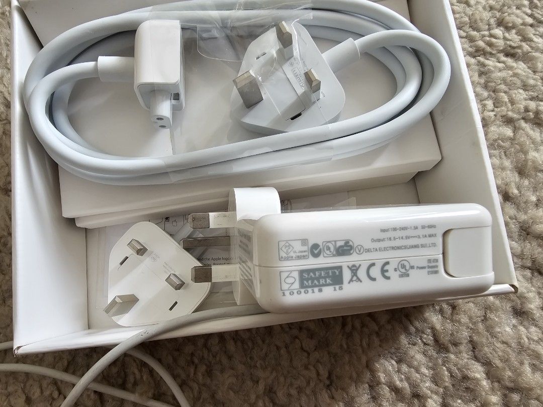Mac Adapter (Category: Cables & Adaptors) located in Raub. Submitted by allforselllegit (Listing ID 1280162229, Image 3). Description: Macbook 45w charger with all accessories in box for sell 1.Condition-Charger ( 8.5/10 ) -OEM type -Magsafe 1 2.Other accessories-New 3.Reason For sell-Macbook Air failure 4.Price it's NEGO TILL LET GO.