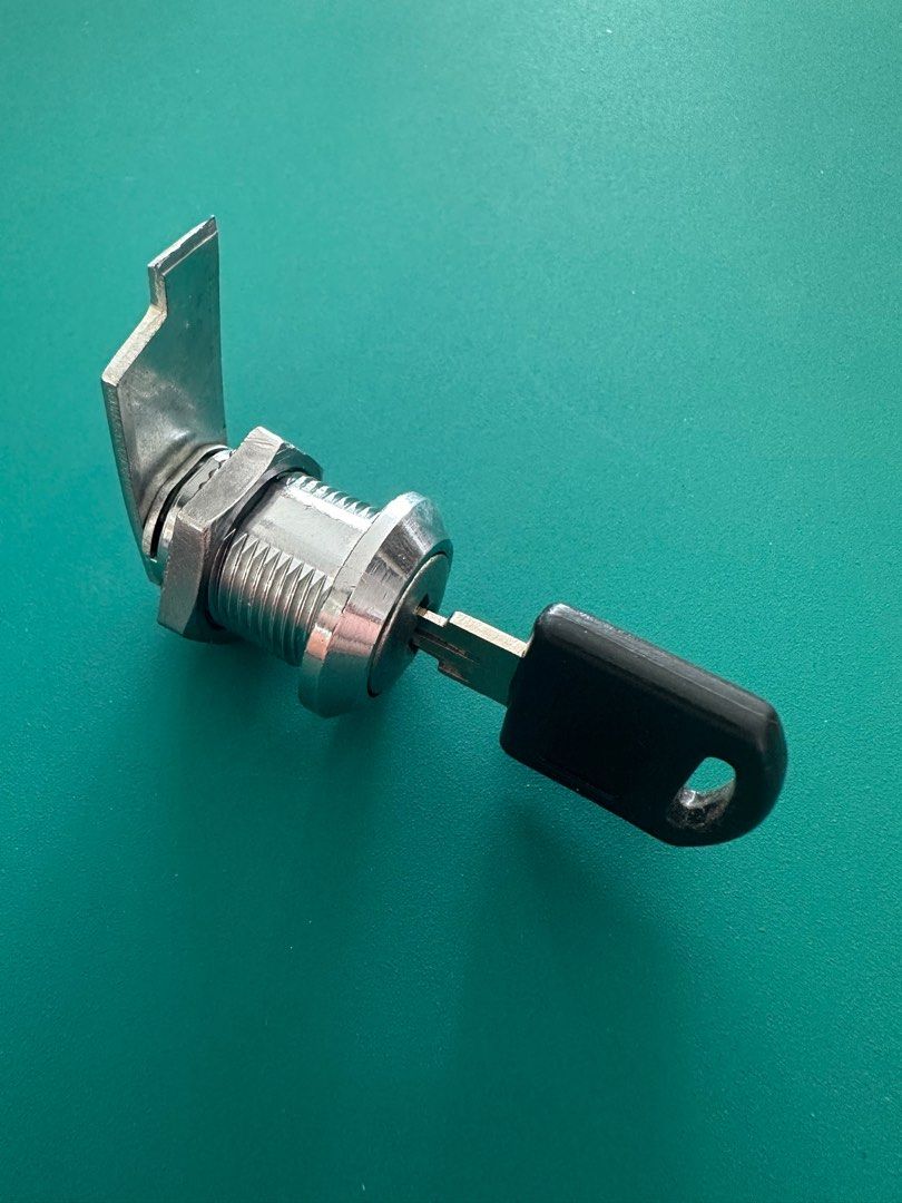 Mailbox Lock (Category: Locks, Doors & Gates) located in Singapore. Submitted by qinter (Listing ID 1280094635, Image 1). Description: .