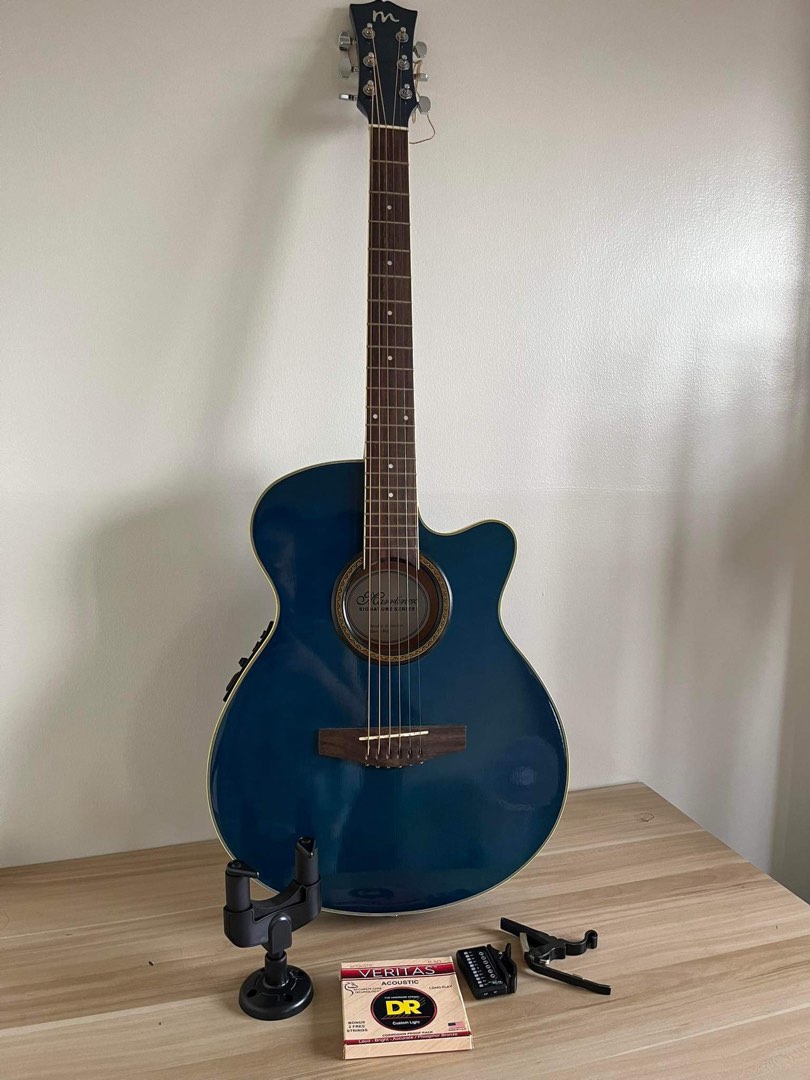 Martinez Acoustic Guitar WITH FREEBIES, Hobbies & Toys, Music & Media
