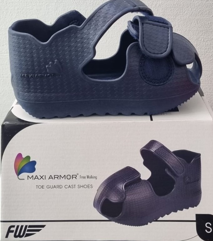 Maxi Armor Toe Guard Cast Shoe (S size), Health & Nutrition, Assistive