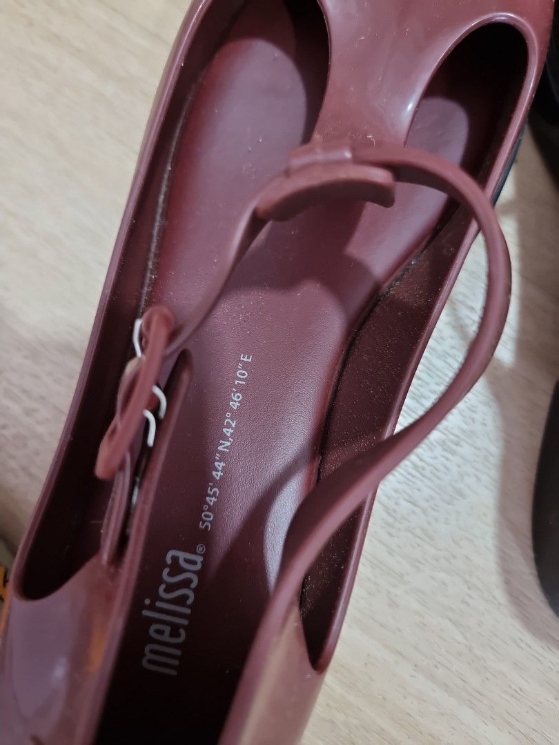 Maroon color sale sandals