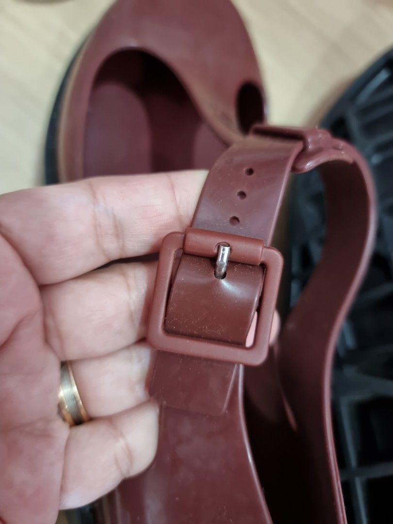 Maroon wedges new arrivals