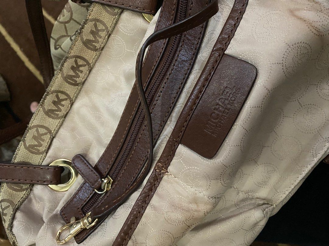 Michael Kors Canvas Large Tote Bag with Leather Strap (Category: Luxury Bags & Wallets) located in Cagayan de Oro. Submitted by kpauf (Listing ID 1280134246, Image 3). Description: Negotiable *decluttering.