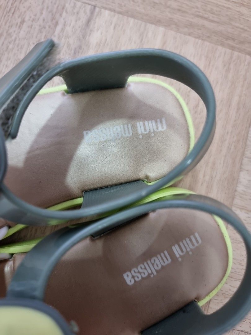 Mini melissa shop avocado sandals