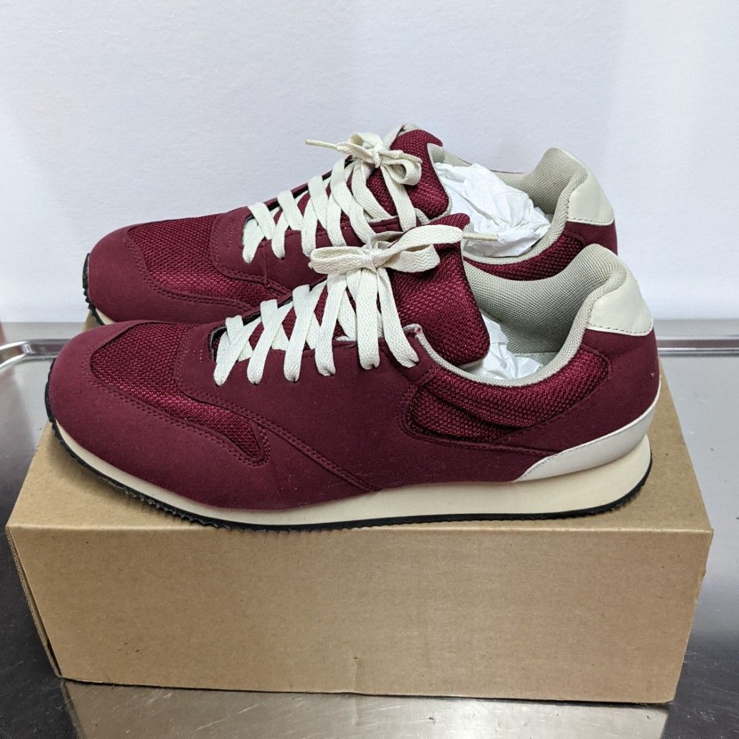 MUJI original sneakers size US 10 (Category: Sneakers) located in Mandaluyong City. Submitted by posiec (Listing ID 1280092744, Image 1). Description: LIKE NEW UPPERS AND SOLE BUT WITH ISSUE: expiring factory sole glue. nagsta-start nang bumuka. will require reglueing..