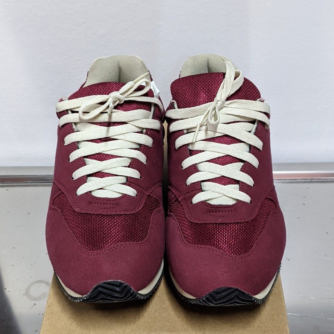 MUJI original sneakers size US 10 (Category: Sneakers) located in Mandaluyong City. Submitted by posiec (Listing ID 1280092744, Image 3). Description: LIKE NEW UPPERS AND SOLE BUT WITH ISSUE: expiring factory sole glue. nagsta-start nang bumuka. will require reglueing..