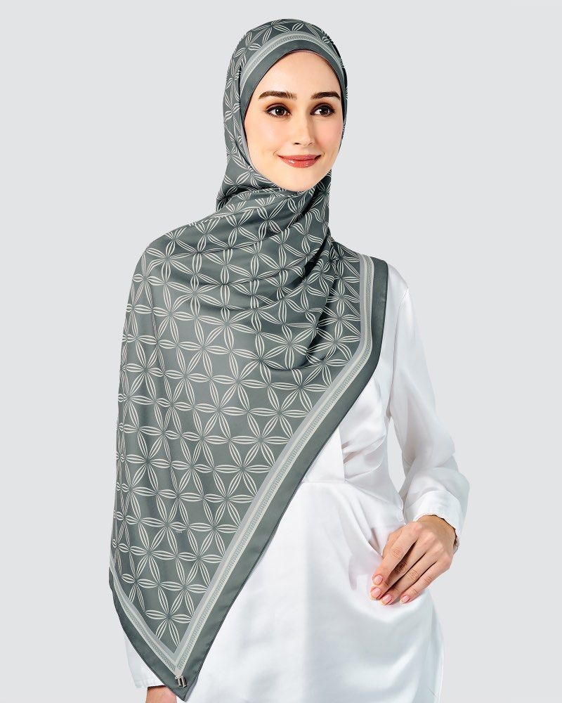Echo shawl top