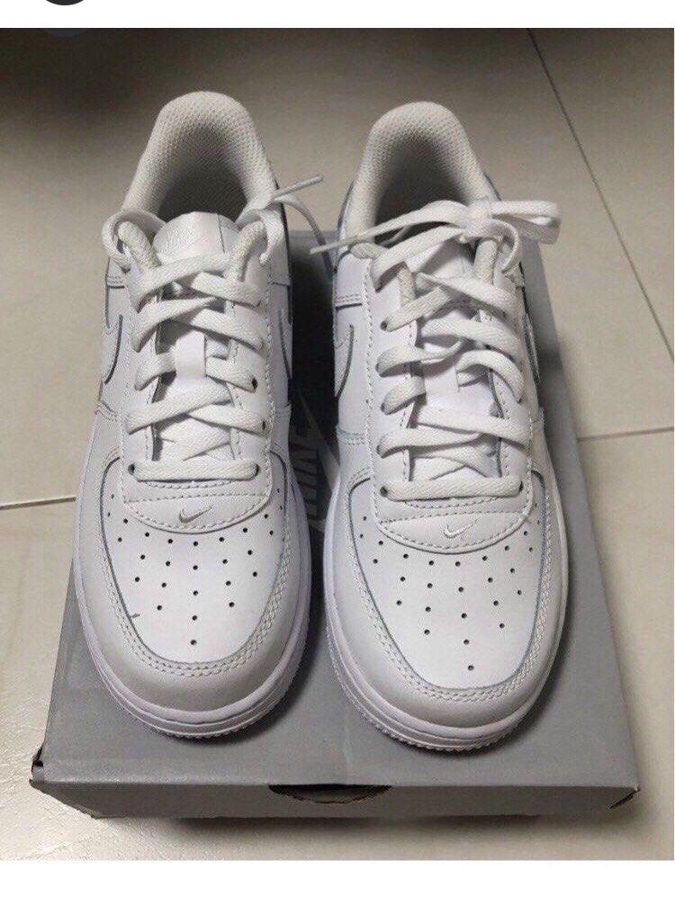 White best sale nike show