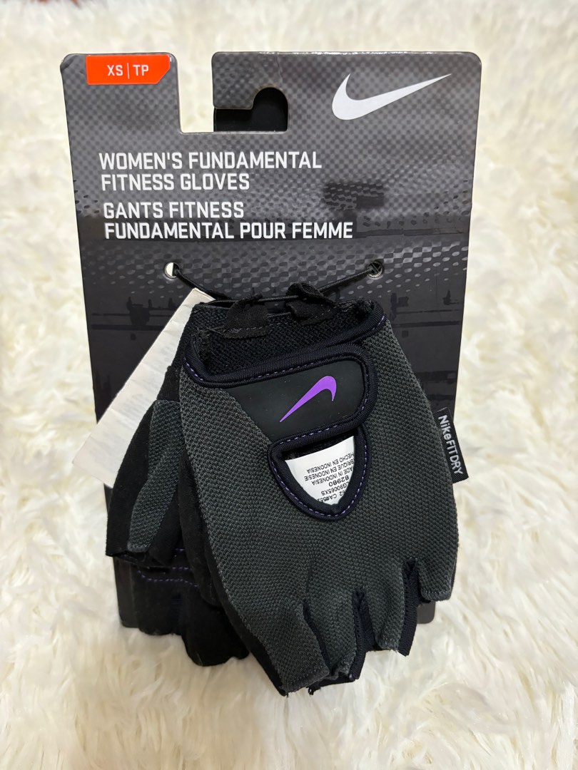 Nike gym gloves, Women's Fashion, Activewear on Carousell