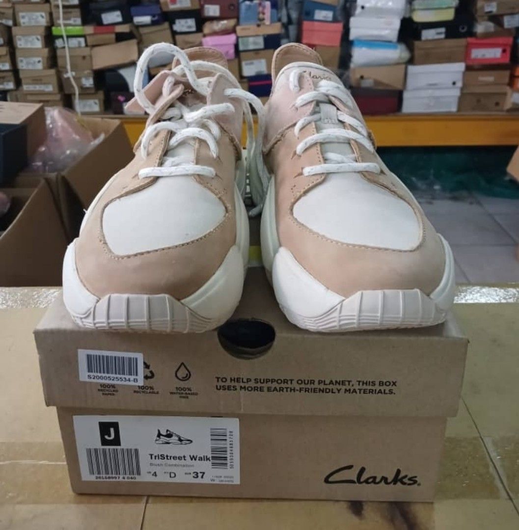 Clarks outlet size 4