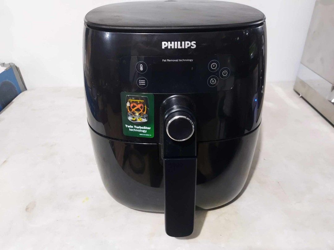 Philips Premium Air Fryer (Category: Fryers) located in Taytay. Submitted by mikz_1303 (Listing ID 1280162741, Image 1). Description: Philips Premium Air Fryer 📌No Box 📌Good working and Condition 📌ISSUE SCATCH!.