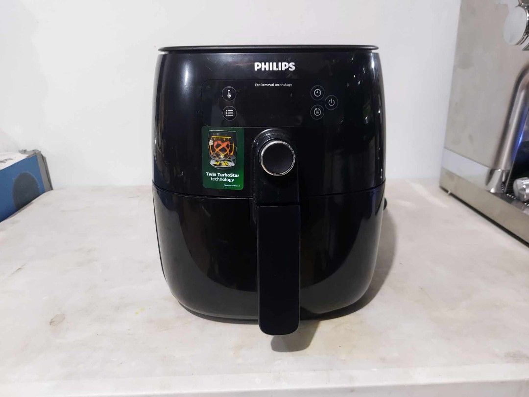 Philips Premium Air Fryer (Category: Fryers) located in Taytay. Submitted by mikz_1303 (Listing ID 1280162741, Image 2). Description: Philips Premium Air Fryer 📌No Box 📌Good working and Condition 📌ISSUE SCATCH!.