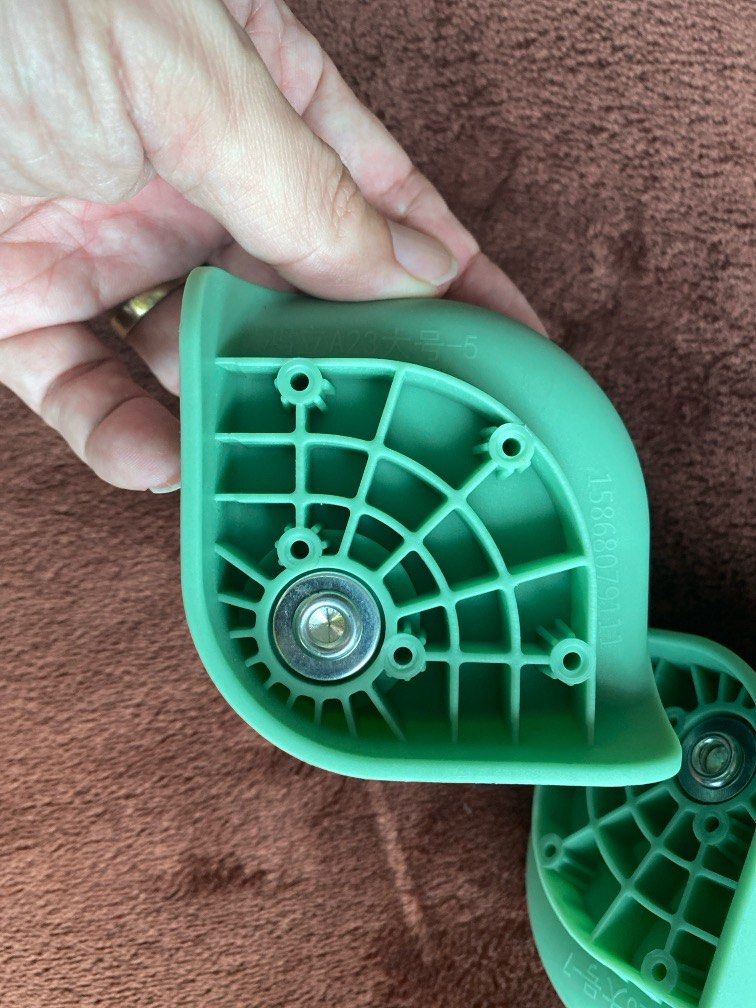 Pierre Cardin luggage wheels