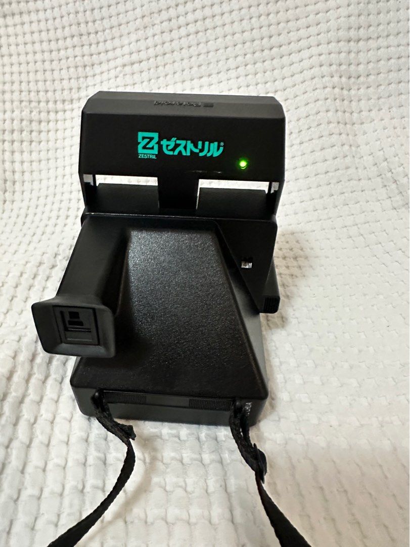 Polaroid 600 CL with original box (Category: Cameras) located in Cebu City. Submitted by zoessecretcloset (Listing ID 1280117019, Image 3). Description: Very good condition 9.5/10 Tested.