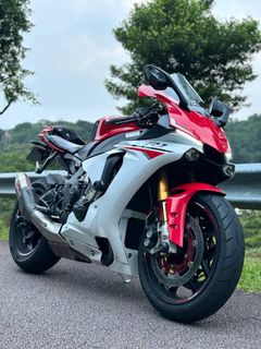 R1 white discount