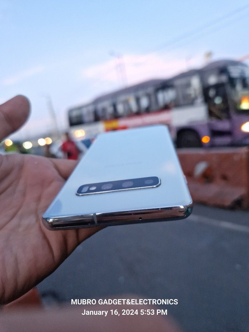 Samsung S10 (Category: Samsung) located in Quezon City. Submitted by mubrogadgets (Listing ID 1280055378, Image 3). Description: SAMSUNG S10 Flagship phone RUSH!RUSH SELLING no issue no amoled burn open for swap open for cod/cop basta sagot nyo sf NO ISSUE RUSH SELLING PASS SA MANGBABARAT FINGER PRINT SA HARAP 128GB/8GB RAM SUPER AMOLED DISPLAY SUPER LINAW NG CAMER.