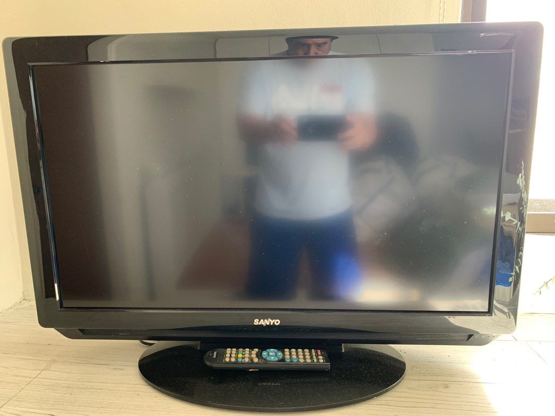 Sanyo 32” Lcd tv w/ wall mount bracket (Category: TV) located in Paranaque City. Submitted by edwinsouy (Listing ID 1280200151, Image 1). Description: .