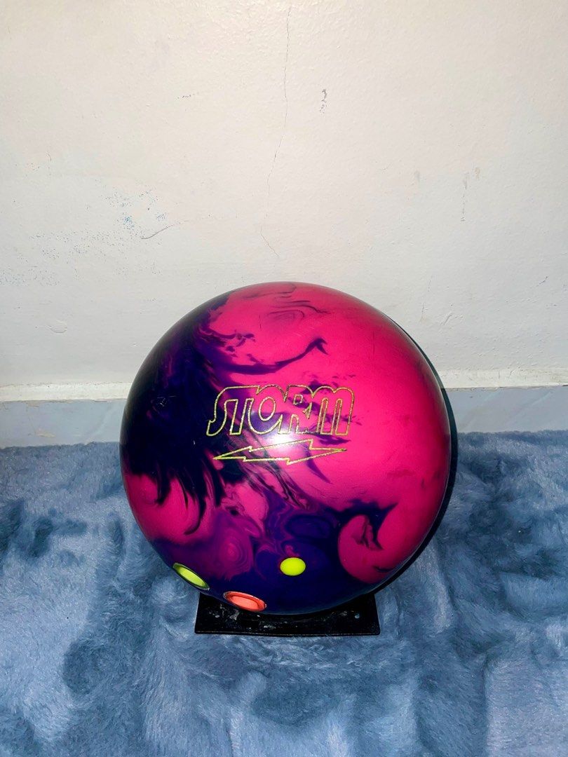 Storm Proton Physix Bowling Ball 2H 15lbs, Sports Equipment, Sports