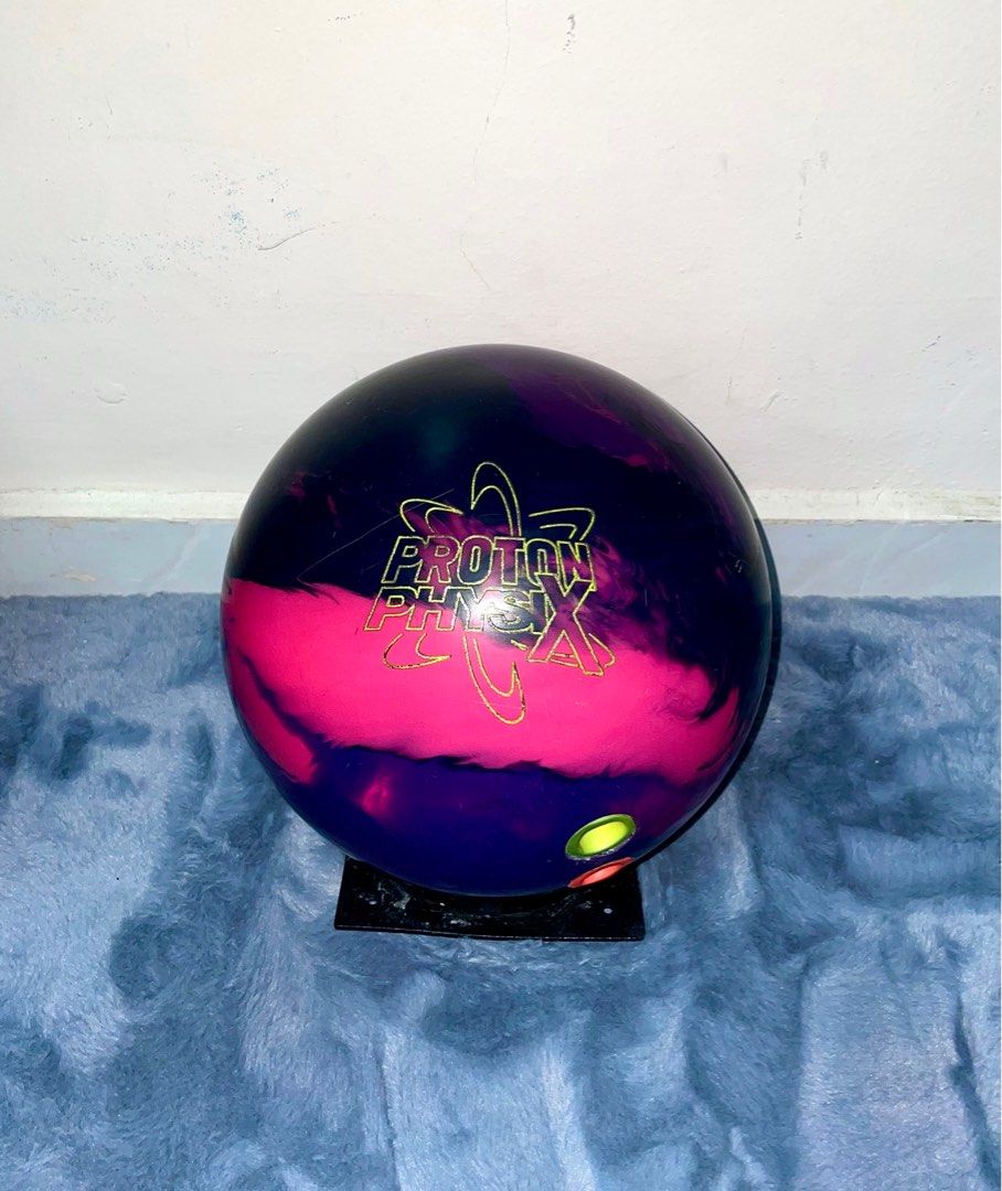 Storm Proton Physix Bowling Ball 2H 15lbs, Sports Equipment, Sports