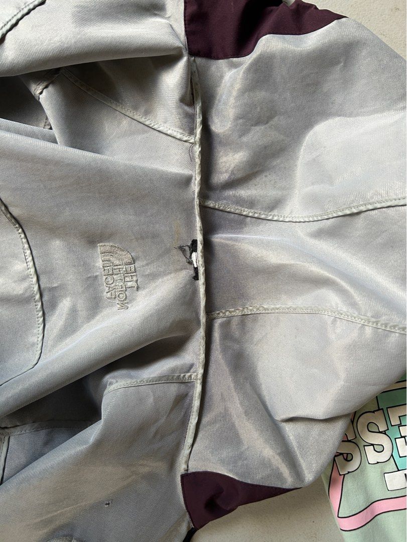 The North Face Windbreaker (Category: Coats, Jackets and Outerwear) located in San Pablo. Submitted by valteeric (Listing ID 1218461249, Image 3). Description: The North Face Windbreaker Dimes: 21 x 26 Issue/s: pin hole/s, cut tags, needs wash *Shipping shouldered by buyer*.