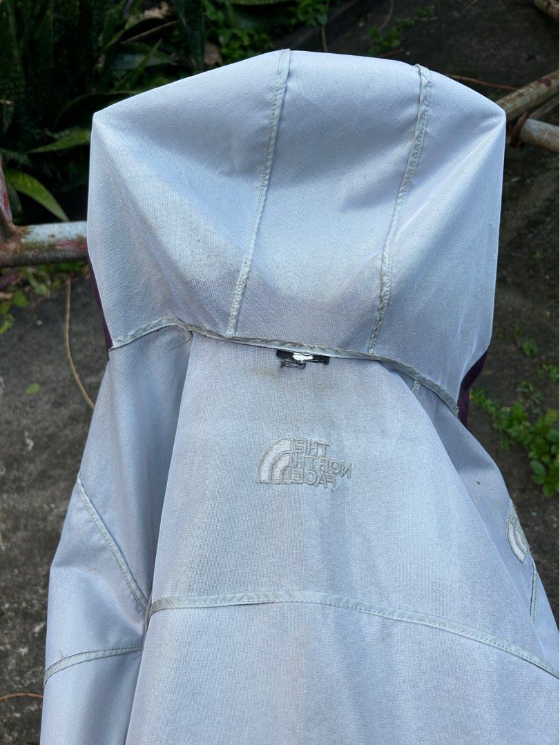 The North Face Windbreaker (Category: Coats, Jackets and Outerwear) located in San Pablo. Submitted by valteeric (Listing ID 1218461249, Image 2). Description: The North Face Windbreaker Dimes: 21 x 26 Issue/s: pin hole/s, cut tags, needs wash *Shipping shouldered by buyer*.
