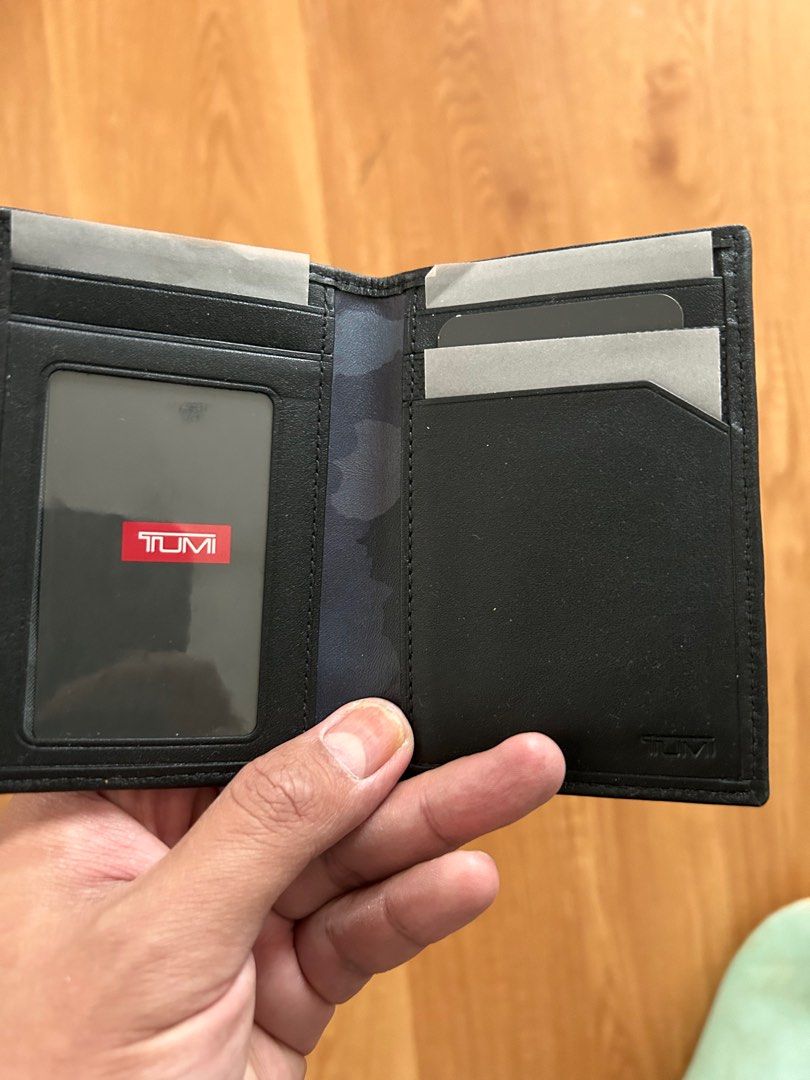 Tumi multi hotsell window card case