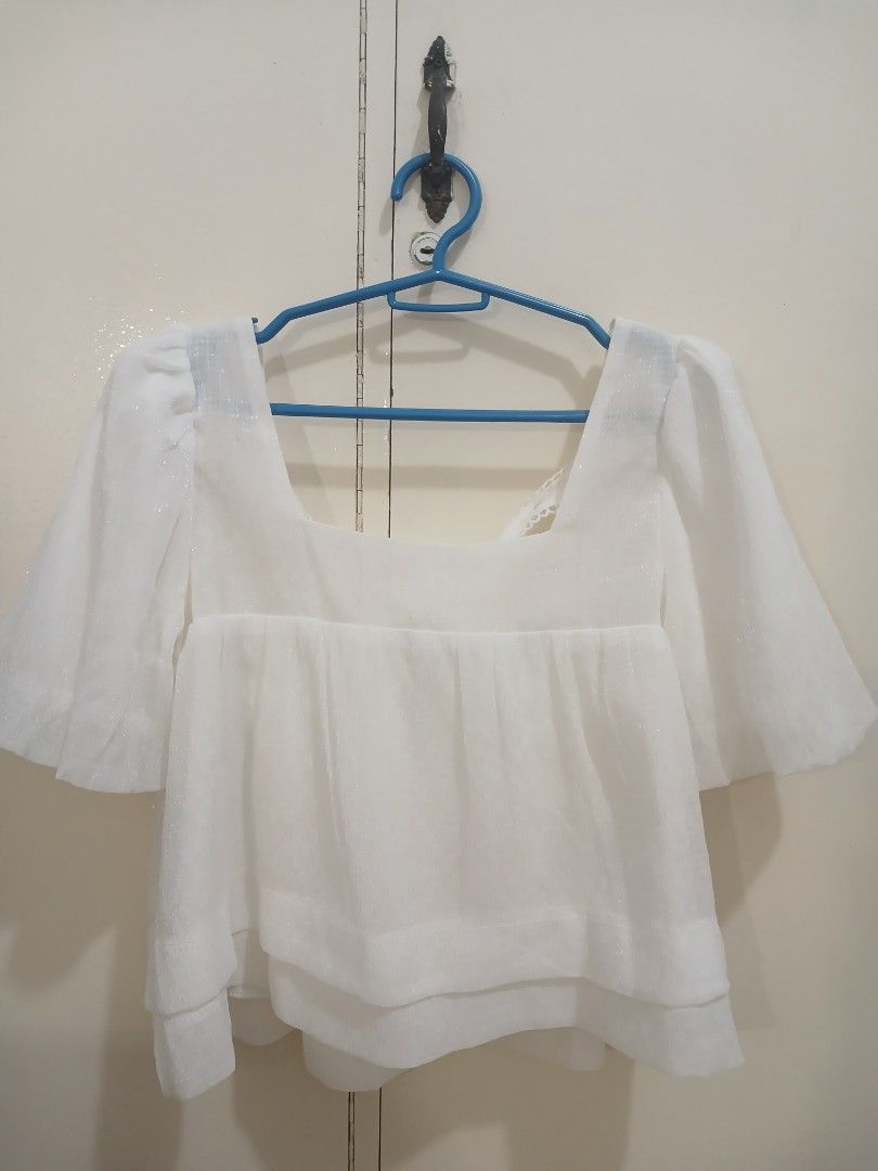 White Puffed Sleeve Dainty Top Square Neck (Category: Blouses) located in Magalang. Submitted by mikay__ (Listing ID 1280223414, Image 1). Description: super nice and flattering top!!! i dont want to let this go hahshjdjdjd but sayang di ko na masyado nasusuot. it is white but may specks of parang silver siyaa sa tela so it makes your skin look a few shades lighter when wearing it hehehe can be dressed casually or for formal events, great for wed