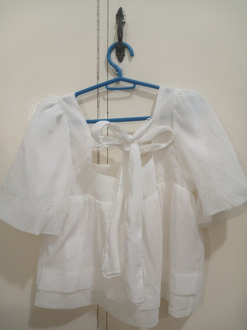White Puffed Sleeve Dainty Top Square Neck (Category: Blouses) located in Magalang. Submitted by mikay__ (Listing ID 1280223414, Image 2). Description: super nice and flattering top!!! i dont want to let this go hahshjdjdjd but sayang di ko na masyado nasusuot. it is white but may specks of parang silver siyaa sa tela so it makes your skin look a few shades lighter when wearing it hehehe can be dressed casually or for formal events, great for wed