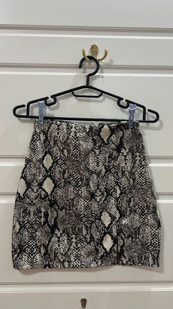 Chicos store snakeskin skirt