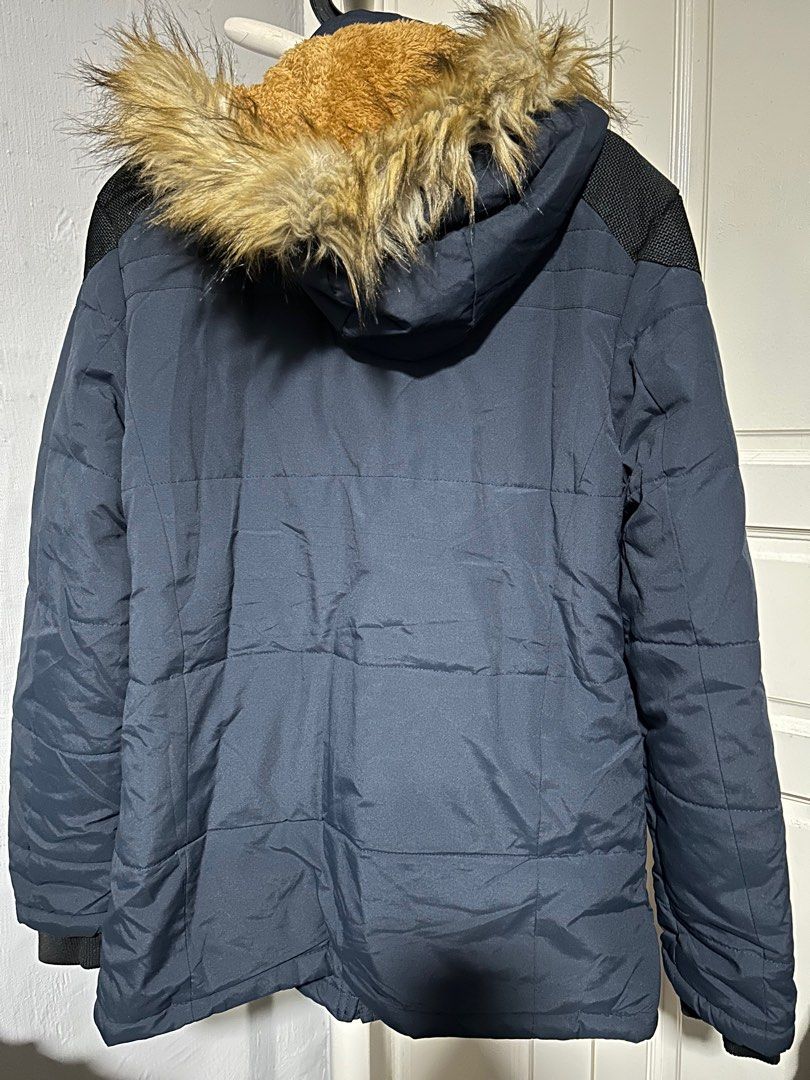 Winter Jacket (Category: Coats, Jackets and Outerwear) located in Singapore. Submitted by hevelsouk (Listing ID 1280219024, Image 2). Description: Shoulder: 42cm Arm: 70cm Length: 78cm 📦 Self collection..