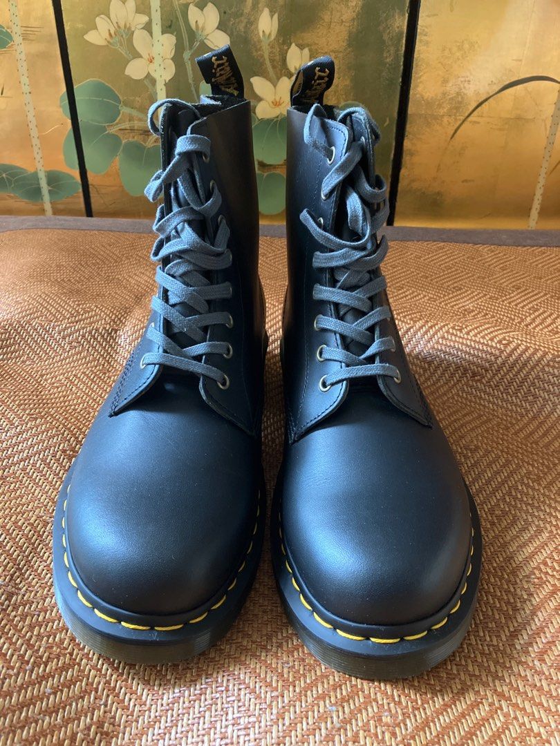 1460 PASCAL CLOVE CLASSICO LEATHER LACE UP BOOTS. Original. Men s