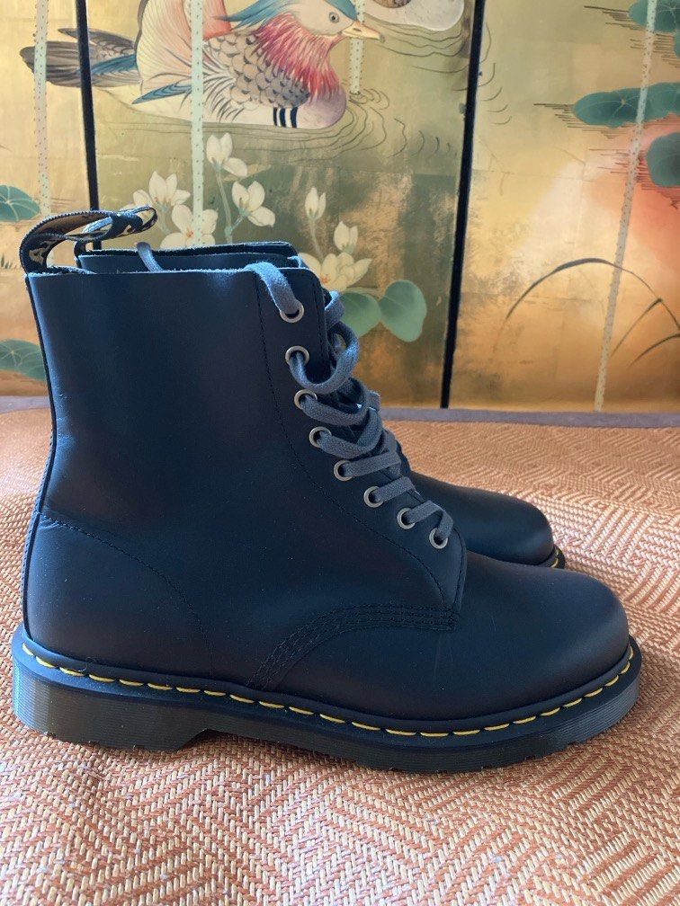 1460 PASCAL CLOVE CLASSICO LEATHER LACE UP BOOTS. Original. Men s