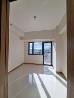 RED RESIDENCES 1BR RFO EASY MOVE-IN TERM CONDO IN CHINO ROCES MAKATI