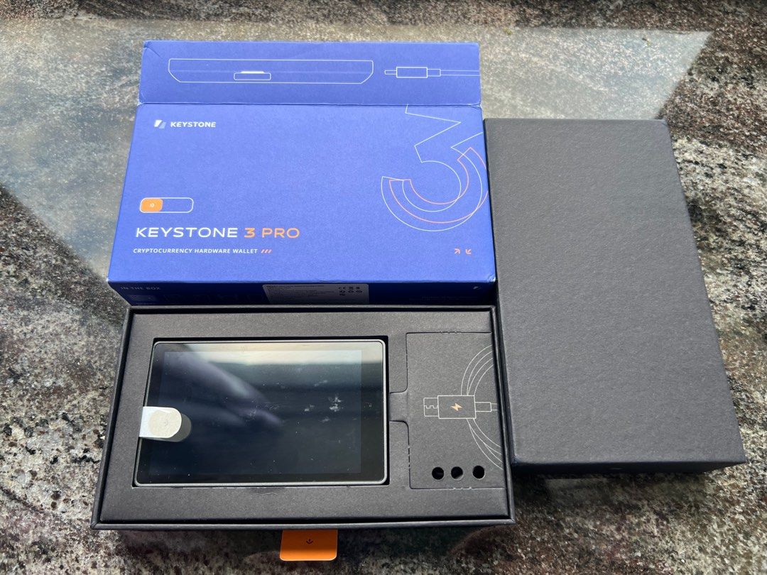 全新Keystone 3 Pro, 加密冷錢包, 電腦＆科技, 電腦周邊及配件, 電腦周邊產品- Carousell