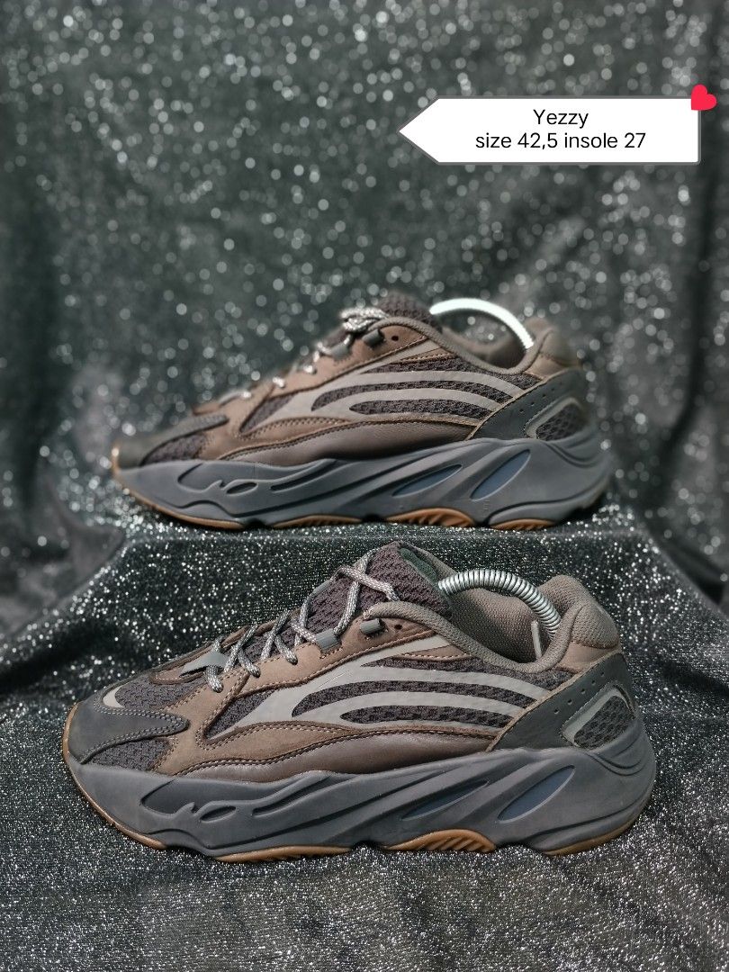 Yeezy 700 b2 top