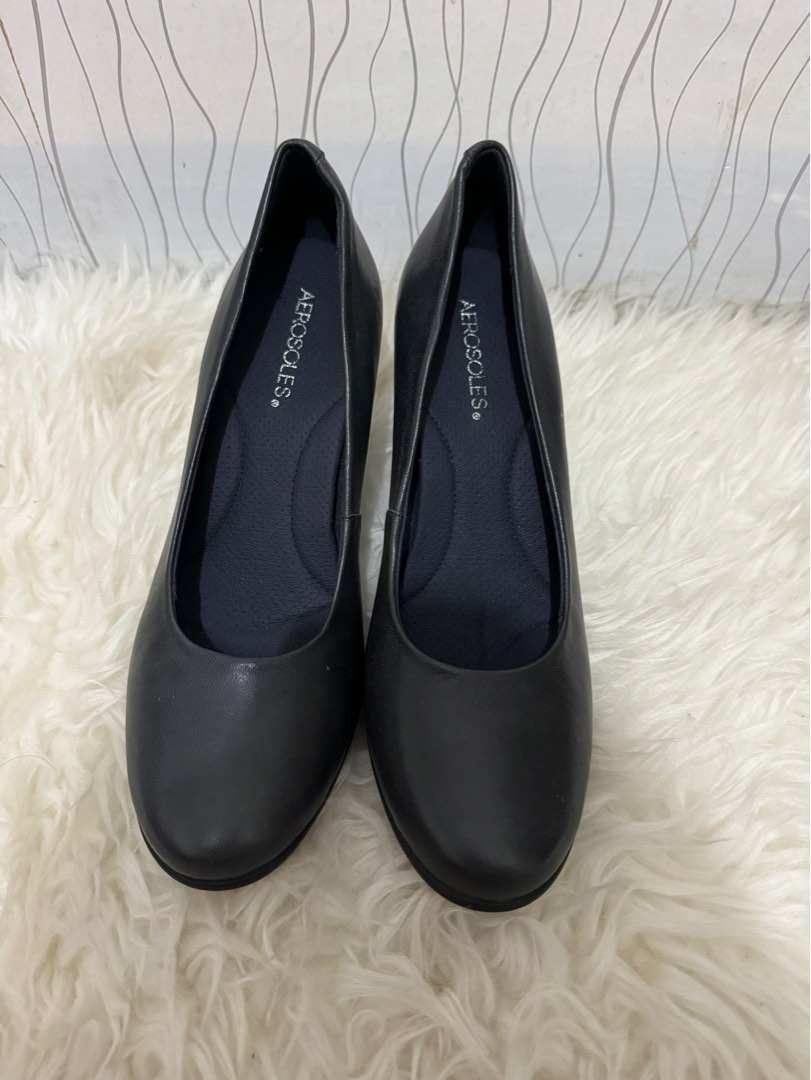 Aerosoles heels Navy Fesyen Wanita Sepatu di Carousell