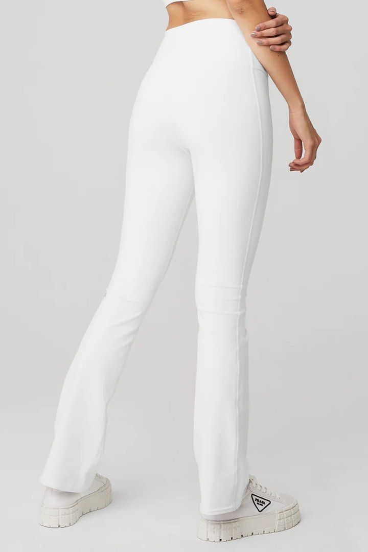 Alo Yoga 7/8 Airbrush Flare Leggings in Ivory, Women's Fashion, Activewear  on Carousell
