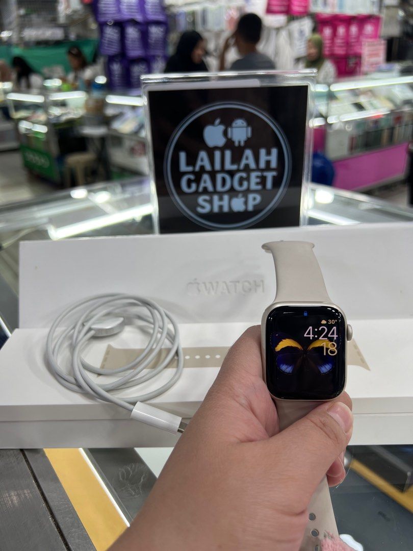 APPLE WATCH SERIES 8 45MM (Category: Wearables & Smart Watches) located in San Juan City. Submitted by jalailahmamosaca (Listing ID 1280465967, Image 1). Description: Apple Watch Series 8 45mm 45mm 98batteryhealth Starlight with original charger original box same serial box underwarranty pwermac dm for more inquire 09125890826.