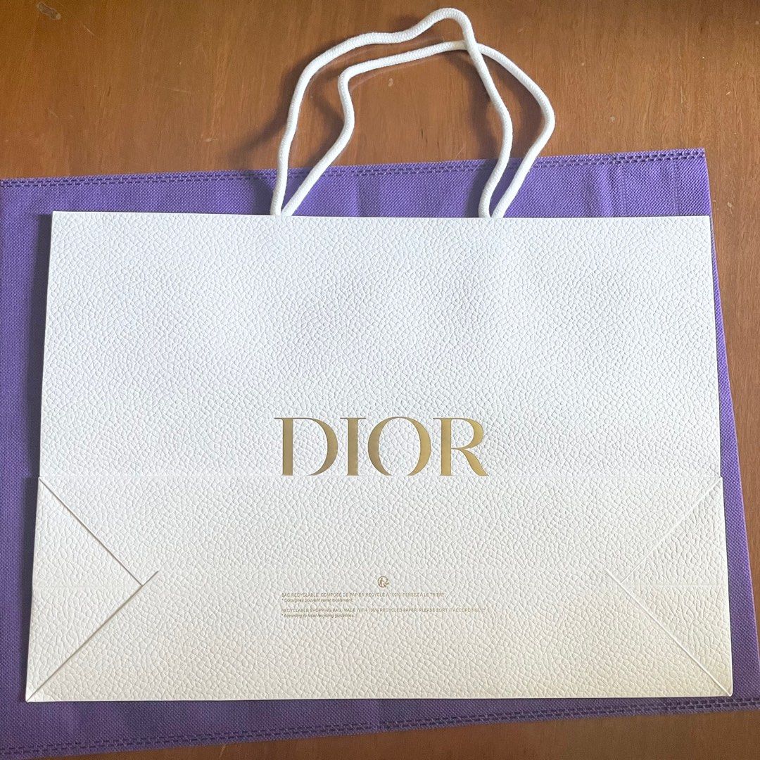 AUTHENTIC LARGE Dior white plain paperbag paper bag gift bag (Category: Makeup) located in Pasig City. Submitted by vanityboutique (Listing ID 1280359848, Image 2). Description: Pm for more details spacious can put several things inside Brand new and authentic Selling low and affordable One of the best selling brands in the makeup skincare perfume world Size is 16.5 inches by 11.8 inches approx Extra large size paperbag .
