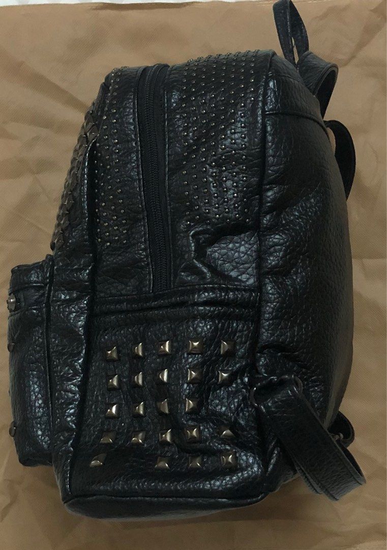 Backpack (Category: Backpacks) located in Kulim. Submitted by lively2364 (Listing ID 1280579190, Image 3). Description: Beautiful, black glossy backpack in PU leather with lots of decorative studs and adjustable straps. Inside of backpack features : - 1 large main compartment with zip, on one side - 2 segmented smaller pockets, on the other side This is a stylish yet convenient and sturdy backpack to be brought around anywhere, including travelli