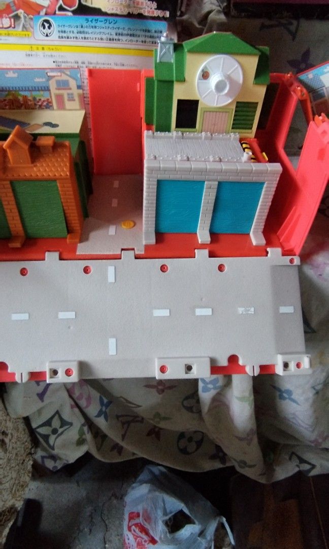 Bob the builder electronic tool box (Category: Kids Toys) located in Quezon City. Submitted by rosapage (Listing ID 1280501691, Image 1). Description: issues basag po sa one side battery operated not working.