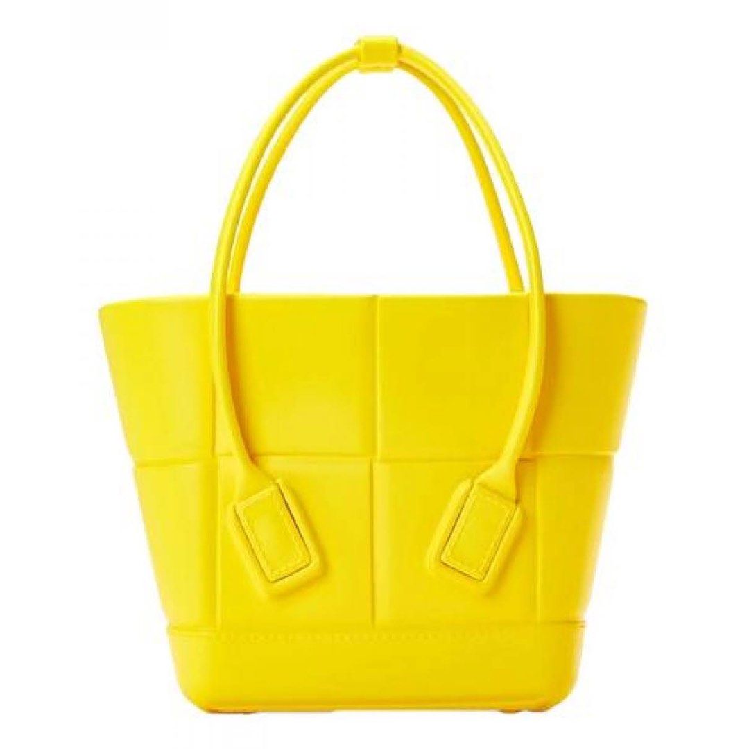 Bottega Veneta Arco Rubber Tote (Category: Luxury Bags & Wallets) located in Quezon City. Submitted by preloved__thingz (Listing ID 1280540810, Image 3). Description: Be summer ready with this chic tote! 🥰 Bottega Veneta Arco Rubber Tote. No need to worry if your luxury bag will be soaking wet! 👌🏻👌🏻👌🏻.