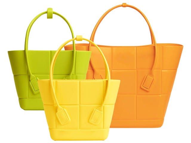 Bottega Veneta Arco Rubber Tote (Category: Luxury Bags & Wallets) located in Quezon City. Submitted by preloved__thingz (Listing ID 1280540810, Image 2). Description: Be summer ready with this chic tote! 🥰 Bottega Veneta Arco Rubber Tote. No need to worry if your luxury bag will be soaking wet! 👌🏻👌🏻👌🏻.